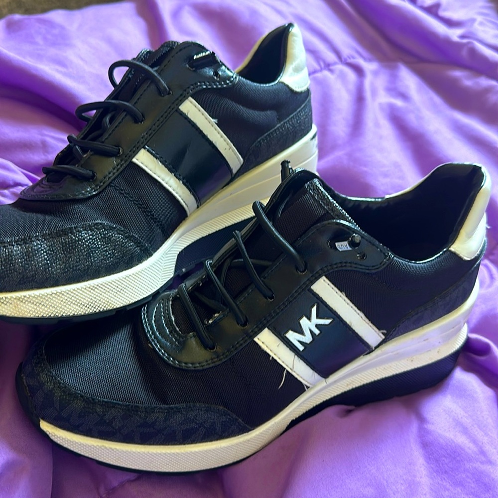 Black Micheal Kors sneakers used in excellent condition size 9